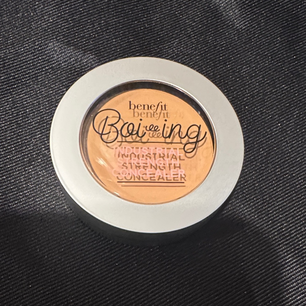 Benefit Discontinued Industrial Strength Concealer No.3 with primer and brush - Picture 4 of 7